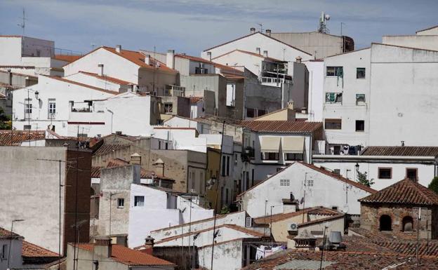 Vista general de distintos bloques de viviendas en Cáceres:: HOY