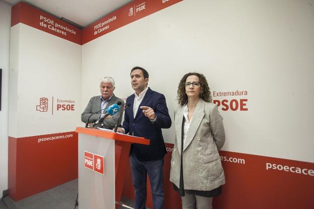 Juan Andrés Tovar, César Ramos y Pilar Lucio. :: jorge rey