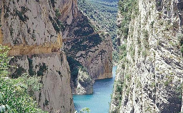 Rescatado un escalador cacereño tras caer diez metros en el desfiladero de Monrrebey