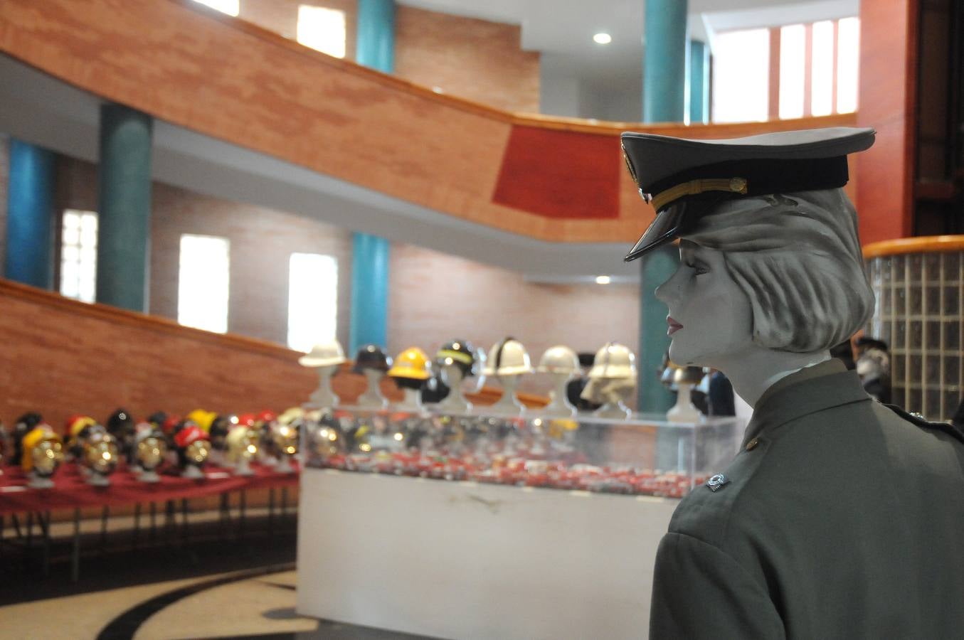 Del 7 de mayo al 3 de junio se podrá visitar, en el Centro Cultural Alcazaba, la exposición 'Bomberos del Mundo' formada por diferentes objetos de la colección particular del bombero emeritense José Manuel Rivero Tapia.