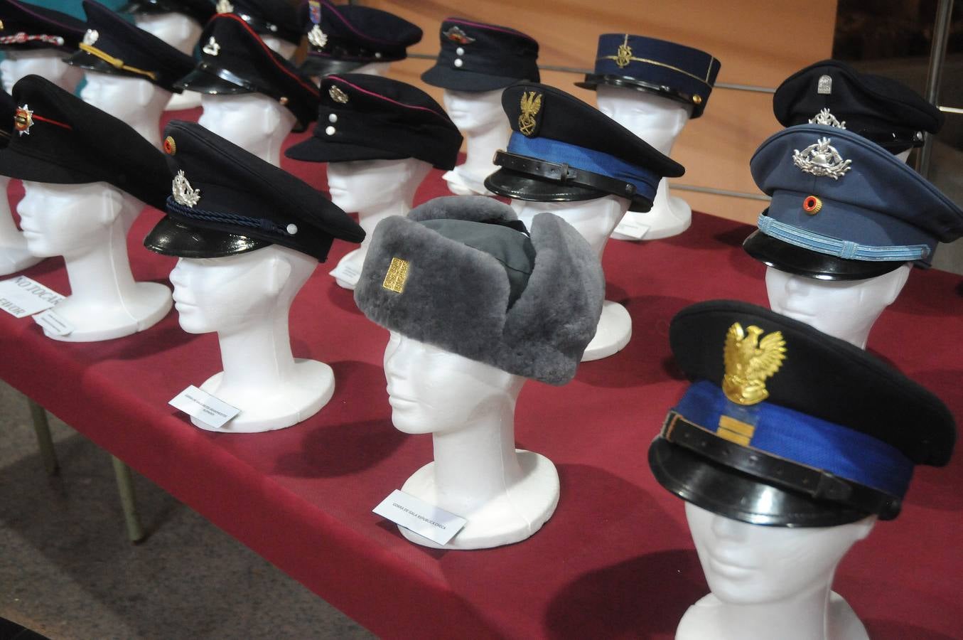 Del 7 de mayo al 3 de junio se podrá visitar, en el Centro Cultural Alcazaba, la exposición 'Bomberos del Mundo' formada por diferentes objetos de la colección particular del bombero emeritense José Manuel Rivero Tapia.