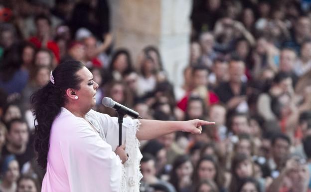 Actuación de Falete en el escenario de Los Palomos en 2015:: HOY