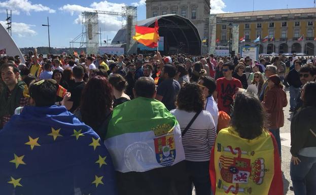 Imagen tomada esta tarde en el recinto que se ha habilitado en la Praça do Comercio de Lisboa para serguir el certamen.