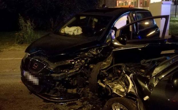 Un herido tras un choque frontal entre dos coches en la carretera de Circunvalación de Badajoz 