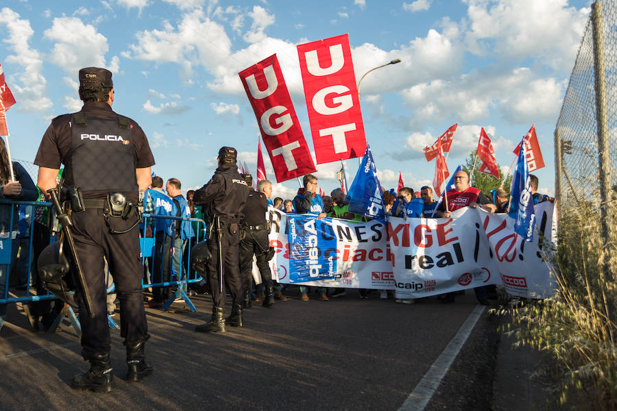 Fotos: Cargas en una manifestación en la prisión de Badajoz