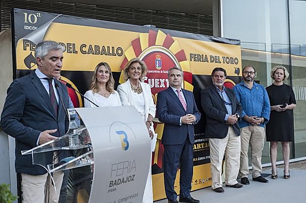 El empresario José Cutiño en su intervención en el acto de presentación de la feria de San Juan. :: pakopí