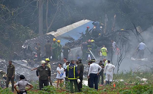 Al menos 107 muertos tras estrellarse un avión en Cuba
