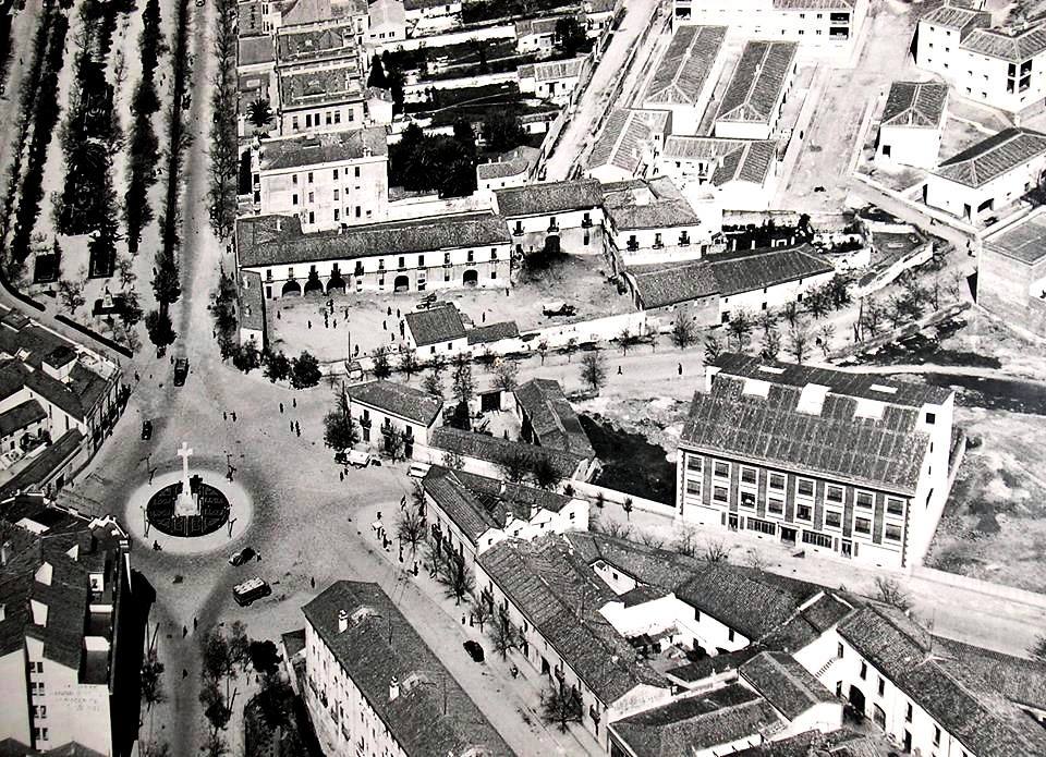 12- Imagen aérea de la zona de la Cruz, se supone que de los años cincuenta.