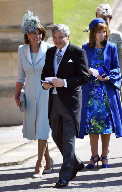 Los padres de la duquesa de Cambridge llegan al Castillo de Windsor para el enlace.