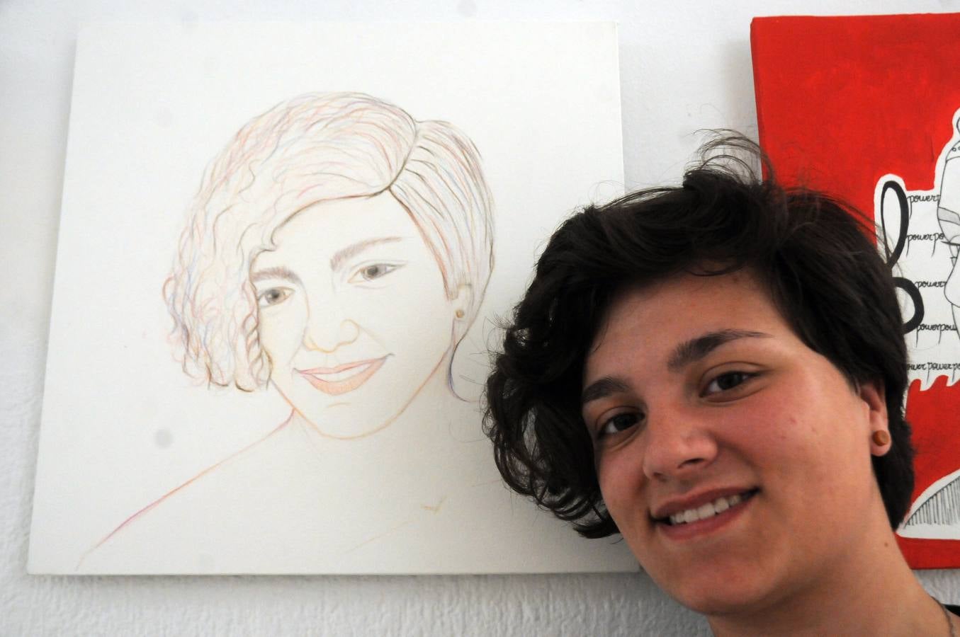 Exposicion organizada por la profesora de dibujo artístistico de la escuela de arte de Mérida, Encarna Ruiz Espejo. Son 70 autoretratos de los alumnos de segundo de bachillerato relizados por ellos mismo. Estos dibujos formarán parte de la orla de fin de curso. Los autorrretratos están realizadas en distintsa expresiones plásticas que adivinan el estilo de pintura de estos futuros artistas.