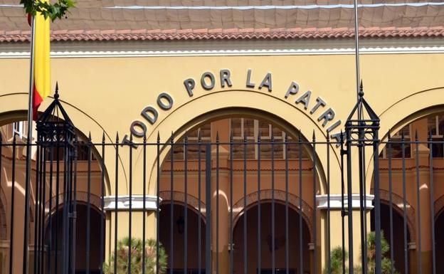 La Guardia Civil subasta 399 armas en Badajoz