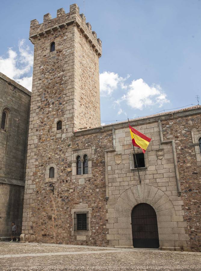 17-Estado actual del Palacio de las Cigüeñas, con más almenas y un balcón. (Foto: Jorge Rey).