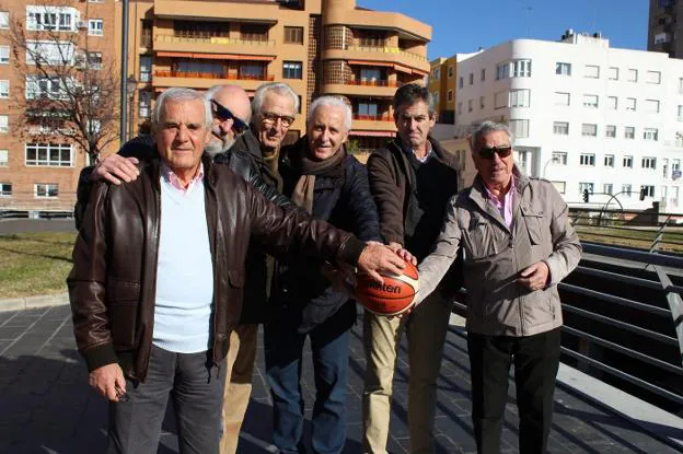 Pepe Ramos, José Luis Clavero, Toni Béjar, Juan Cuevas, Antonio Barrena y Gonzalo Robles, autores del libro