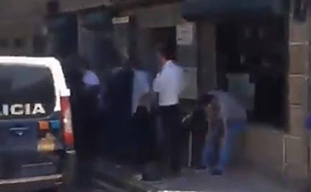 Puerta del establecimiento en el que ha tenido lugar los incidentes