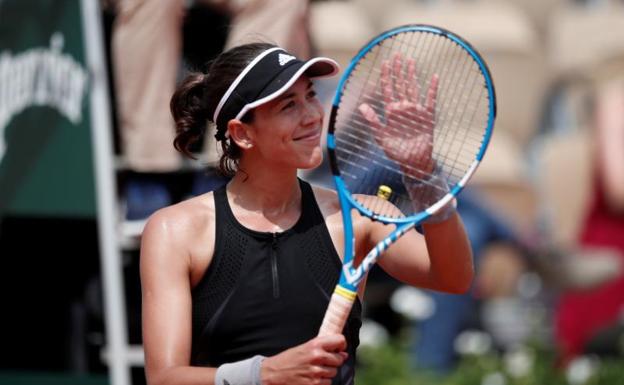 Garbiñe Muguruza celebra su victoria ante Fiona Ferro.