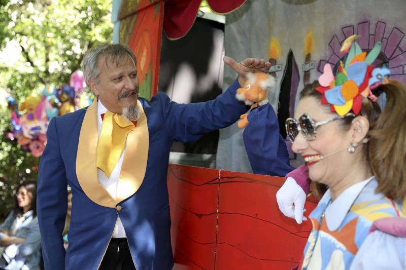 Durante esta jornada, los cacereños han disfrutado de los títeres en el paseo de Cánovas, de la feria de día en el centro y de la animación de las casetas en el Ferial