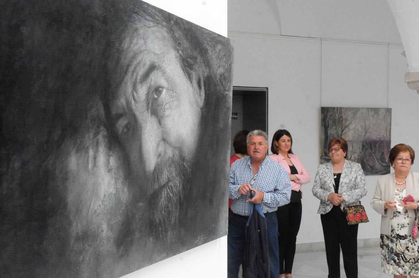 La exposición 'Tiempo de pinceles' muestra por primera vez algunas de las obras del artista Jesús Talón. La colección cuenta con 23 cuadros y se podrá visitar hasta el 26 de junio, en la Asamblea de Extremadura