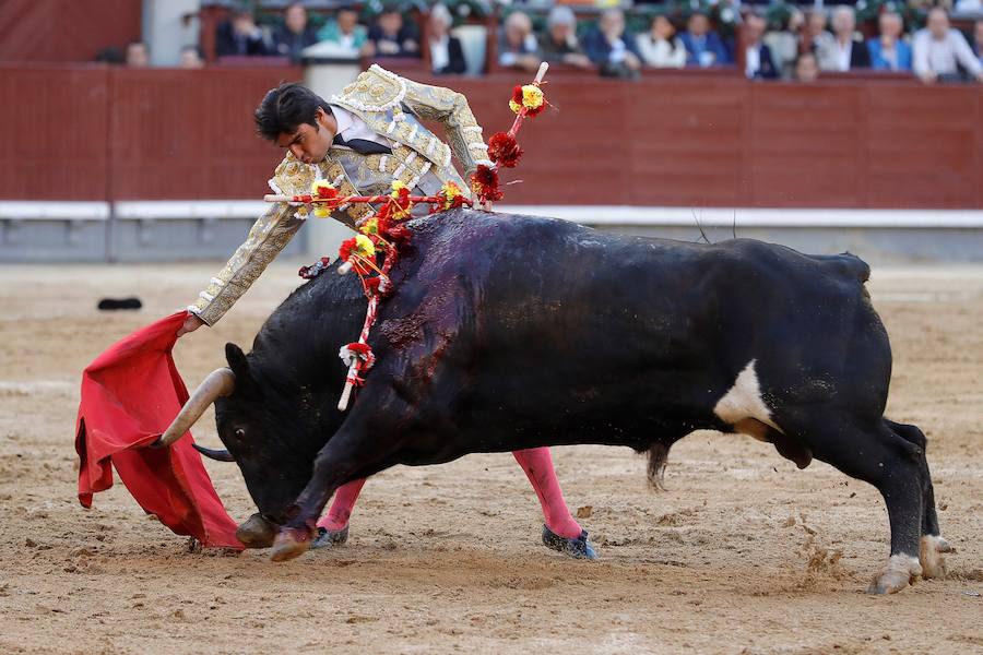 La corrida de la Beneficencia de Madrid también tuvo un trabajo retemplado de Miguel Ángel Perera 