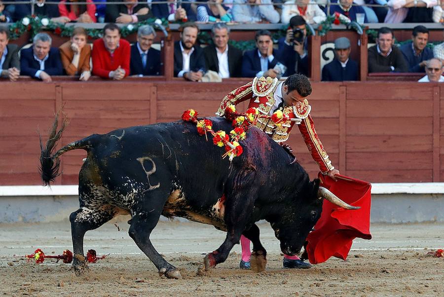 La corrida de la Beneficencia de Madrid también tuvo un trabajo retemplado de Miguel Ángel Perera 