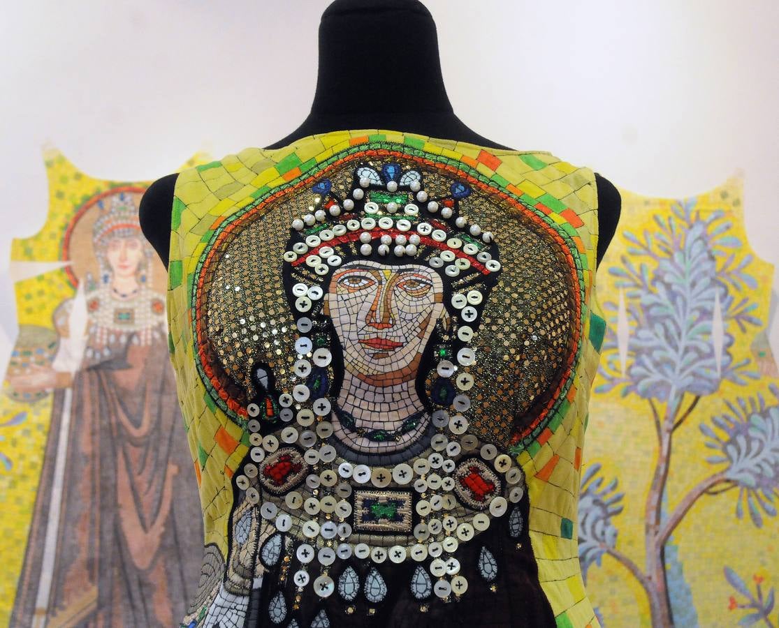 «Materia de cambio» Una treintena de autores muestran sus trabajos en las disciplinas de Reproducciones Artísticas en Piedra, Cerámica Artística y Mosaicos. La muestra ofrece gran variedad técnica, en el que el color es protagonista, haciéndose presente a través de esmaltes, piedras, tejidos, vidrios…