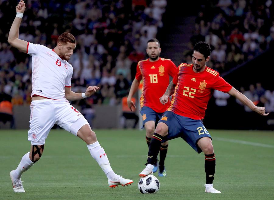 Un tanto de Iago Aspas en la recta final del choque sirvió para que España se adjudicase la victoria en el Krasnodar Stadium, tras un partido en el que 'La Roja' sufrió más de lo previsto ante la selección africana.