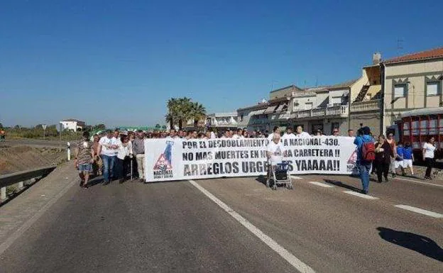 Manifestación celebrada en la localidad pacense de Santa Amalia