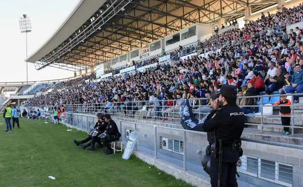 El Badajoz aspira a superar los 4.000 abonados