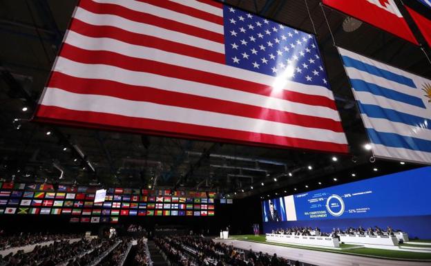 Imagen de la bandera de Estados Unidos durante el Congreso de la FIFA. 