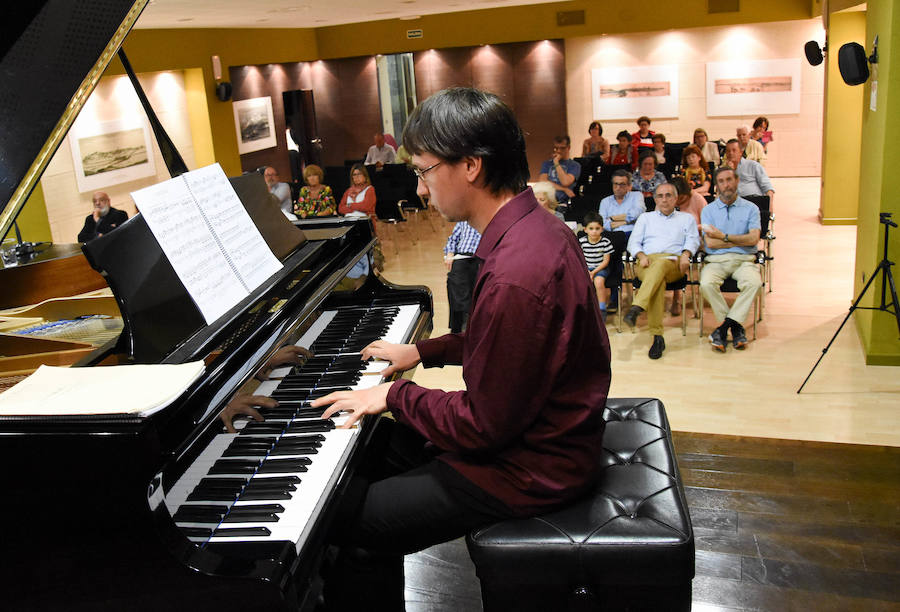 Recital de Alexandro Tudor en la Económica.