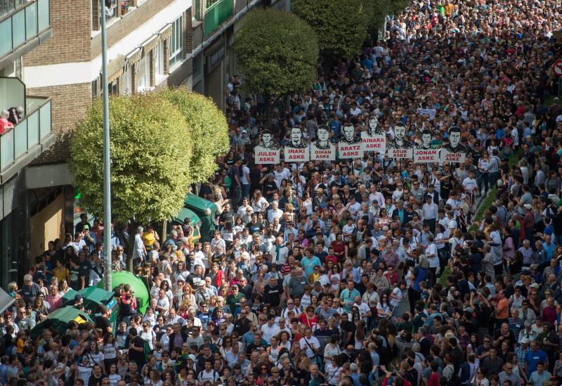 Fotos: Miles de personas protestan en Pamplona contra la sentencia impuesta a los ocho jóvenes por la agresión de Alsasua