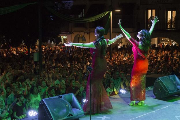 Concierto de Azúcar Moreno el sábado por la noche en la Plaza Mayor. :: andy solé