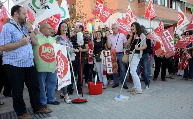 Protesta de los trabajadores del sector de la limpieza de edificios:: HOY
