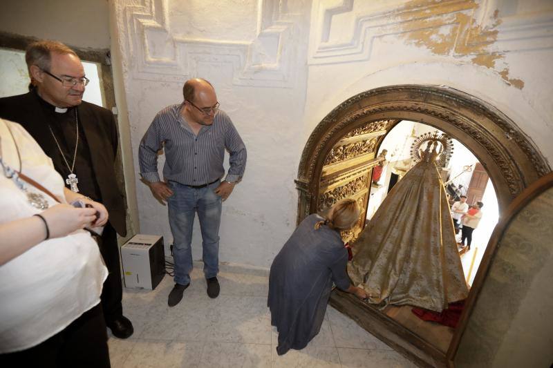 Su principal particularidad reside en que está levantada sobre la antigua casa de Gil Cordero, el pastor al que, según la tradición, se le apareció la Virgen de Guadalupe