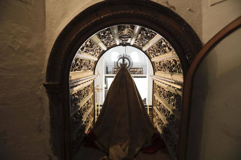 Su principal particularidad reside en que está levantada sobre la antigua casa de Gil Cordero, el pastor al que, según la tradición, se le apareció la Virgen de Guadalupe