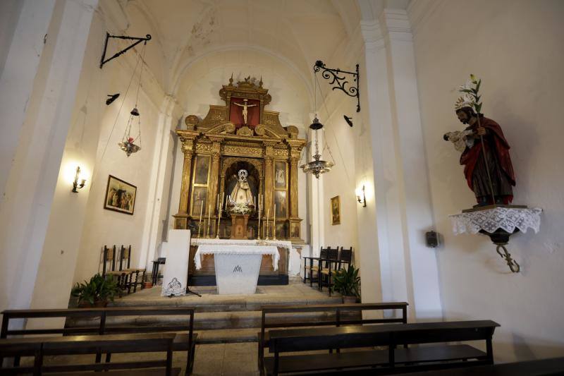 Su principal particularidad reside en que está levantada sobre la antigua casa de Gil Cordero, el pastor al que, según la tradición, se le apareció la Virgen de Guadalupe