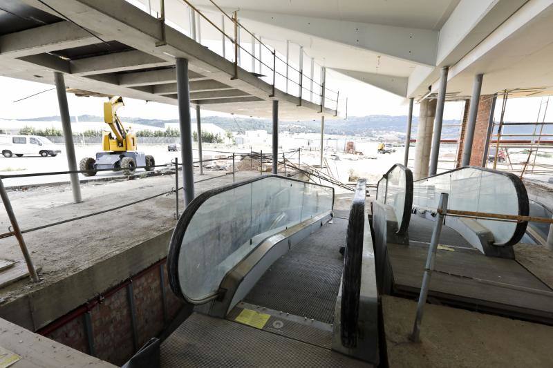 Los integrantes del Movimiento Vecinal por la Segunda Fase del Hospital realizaron ayer por la tarde una visita guiada a las nuevas instalaciones sanitarias que se levantan en El Cuartillo