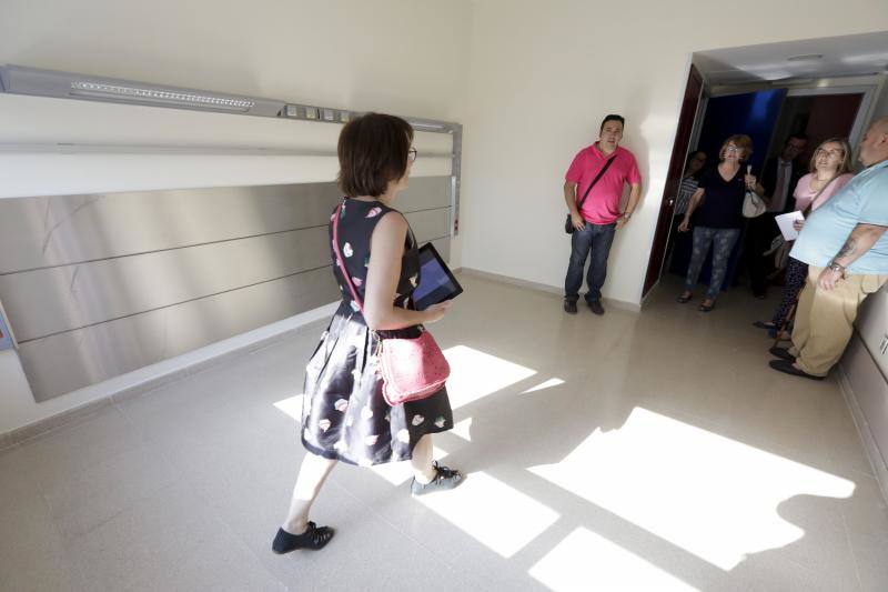 Los integrantes del Movimiento Vecinal por la Segunda Fase del Hospital realizaron ayer por la tarde una visita guiada a las nuevas instalaciones sanitarias que se levantan en El Cuartillo