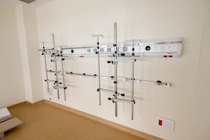 Los integrantes del Movimiento Vecinal por la Segunda Fase del Hospital realizaron ayer por la tarde una visita guiada a las nuevas instalaciones sanitarias que se levantan en El Cuartillo