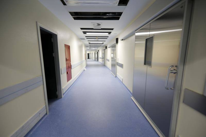 Los integrantes del Movimiento Vecinal por la Segunda Fase del Hospital realizaron ayer por la tarde una visita guiada a las nuevas instalaciones sanitarias que se levantan en El Cuartillo