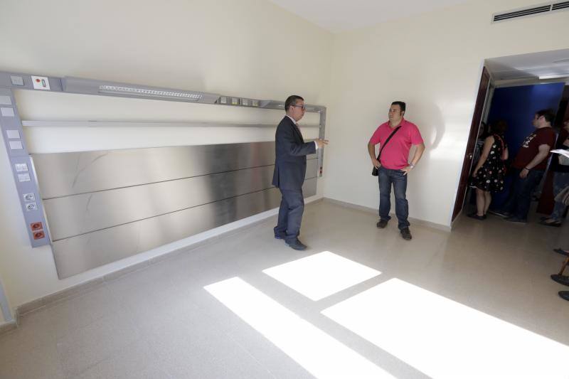 Los integrantes del Movimiento Vecinal por la Segunda Fase del Hospital realizaron ayer por la tarde una visita guiada a las nuevas instalaciones sanitarias que se levantan en El Cuartillo