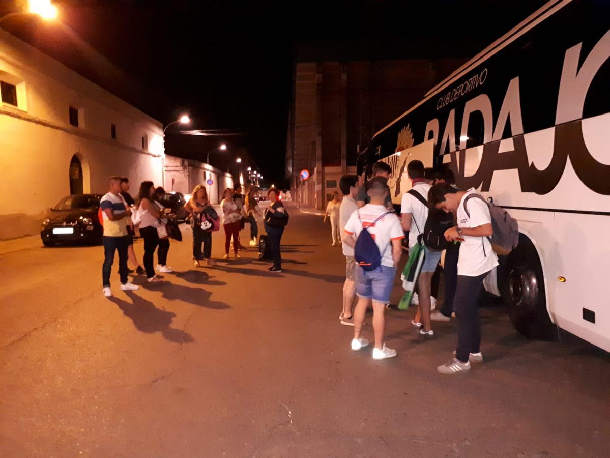 Fotos: La afición del Extremadura y su viaje por la ilusón a Cartagena