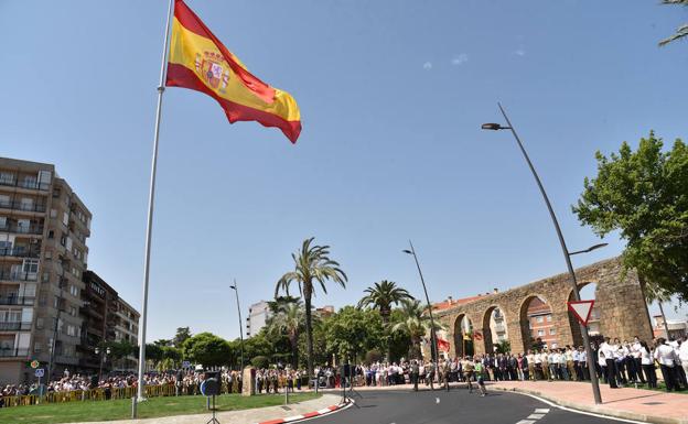 La rotonda se ubica en la confluencia de las avenidas de Salamanca, Virgen del Puerto, La Salle y Juan Carlos I