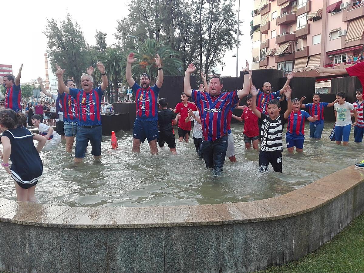 Fotos: Almendralejo celebra el ascenso del Extremadura