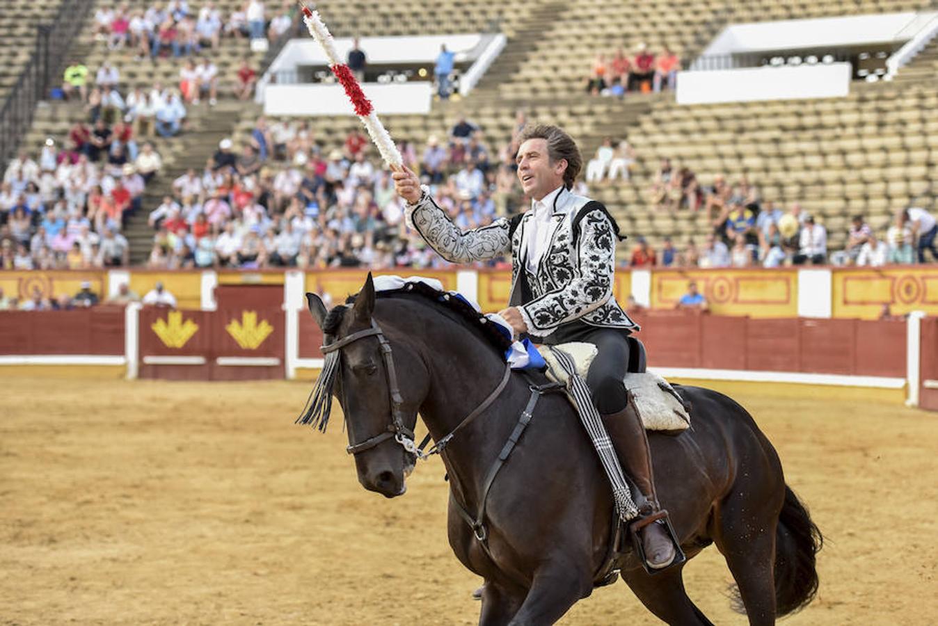 Joao Moura cierra su actuación con una vuelta al ruedo por iniciativa propia tras una actuación sin brillo en la que falló con los rejones de muerte