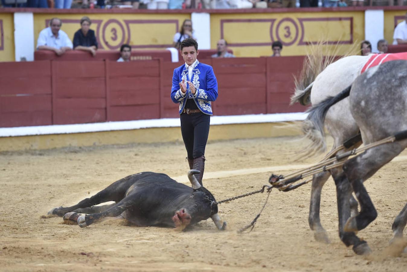 Joao Moura cierra su actuación con una vuelta al ruedo por iniciativa propia tras una actuación sin brillo en la que falló con los rejones de muerte