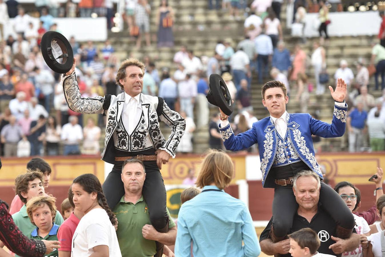 Joao Moura cierra su actuación con una vuelta al ruedo por iniciativa propia tras una actuación sin brillo en la que falló con los rejones de muerte