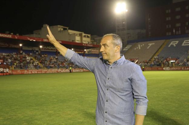 Juan Sabas fue uno de los más aclamados en la fiesta del ascenso en el Francisco de la Hera. :: J. M. ROMERO