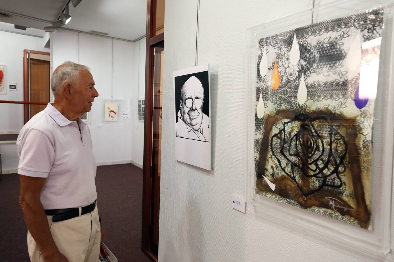 El centro cultural Santo Domingo de Fundación CB en Mérida acoge la muestra colectiva 'Pepe Carvalho', que compila obras de más de 40 artistas en homenaje a Manuel Vázquez Montalbán, que se puede visitar del 19 de junio al 20 de julio. La exposición hace un recorrido por los libros de la colección de Manuel Vázquez Montalbán; a cada artista se le facilitó un ejemplar de la serie y cada uno de ellos ha representado situaciones o sensaciones que el mismo le evocaba. Las obras han sido realizadas sobre papel, en homenaje al propio papel del libro. Son más de 40 artistas contemporáneos los que participan en esta exposición, entre ellos algunos de los más representativos del arte visual, como Plensa, Uslé, Arroyo, Feito, Leiro, Ballester, Ciria, Moix, Broto, Genovés o Lamas.