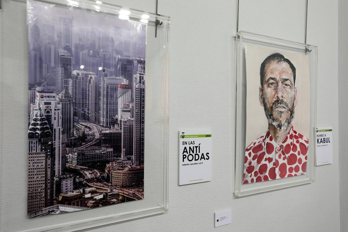 El centro cultural Santo Domingo de Fundación CB en Mérida acoge la muestra colectiva 'Pepe Carvalho', que compila obras de más de 40 artistas en homenaje a Manuel Vázquez Montalbán, que se puede visitar del 19 de junio al 20 de julio. La exposición hace un recorrido por los libros de la colección de Manuel Vázquez Montalbán; a cada artista se le facilitó un ejemplar de la serie y cada uno de ellos ha representado situaciones o sensaciones que el mismo le evocaba. Las obras han sido realizadas sobre papel, en homenaje al propio papel del libro. Son más de 40 artistas contemporáneos los que participan en esta exposición, entre ellos algunos de los más representativos del arte visual, como Plensa, Uslé, Arroyo, Feito, Leiro, Ballester, Ciria, Moix, Broto, Genovés o Lamas.