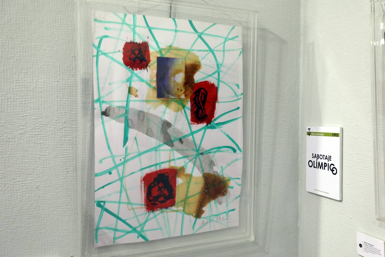 El centro cultural Santo Domingo de Fundación CB en Mérida acoge la muestra colectiva 'Pepe Carvalho', que compila obras de más de 40 artistas en homenaje a Manuel Vázquez Montalbán, que se puede visitar del 19 de junio al 20 de julio. La exposición hace un recorrido por los libros de la colección de Manuel Vázquez Montalbán; a cada artista se le facilitó un ejemplar de la serie y cada uno de ellos ha representado situaciones o sensaciones que el mismo le evocaba. Las obras han sido realizadas sobre papel, en homenaje al propio papel del libro. Son más de 40 artistas contemporáneos los que participan en esta exposición, entre ellos algunos de los más representativos del arte visual, como Plensa, Uslé, Arroyo, Feito, Leiro, Ballester, Ciria, Moix, Broto, Genovés o Lamas.